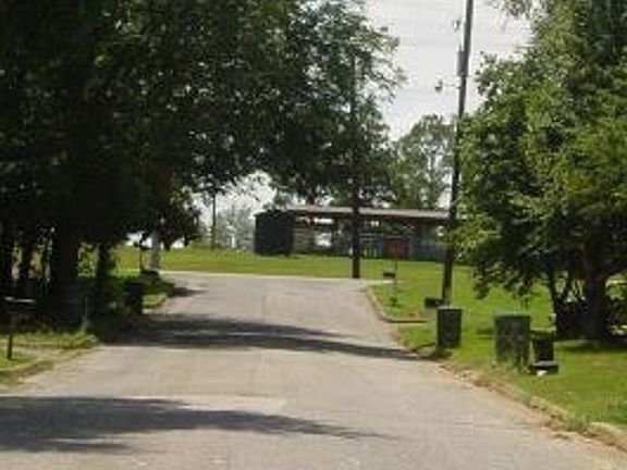 Exterior Neighborhood (street photo)