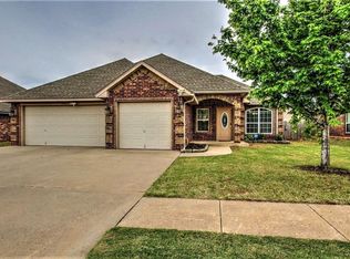 11124 SW 42nd St, Mustang, OK 73064