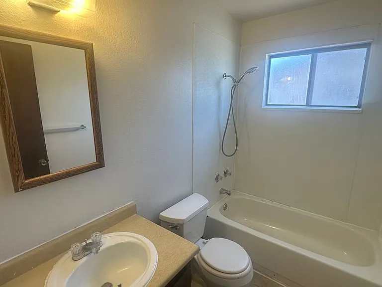 2541 Grand Ave — Photo 10