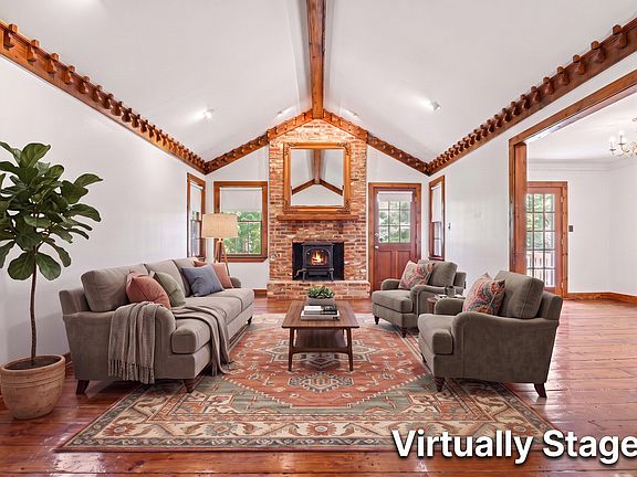3rd image of 405 Lynchester Ct