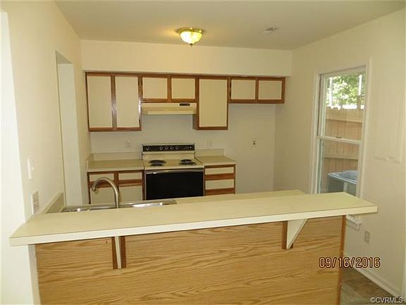 4th image of 121 Arlington Sq #121