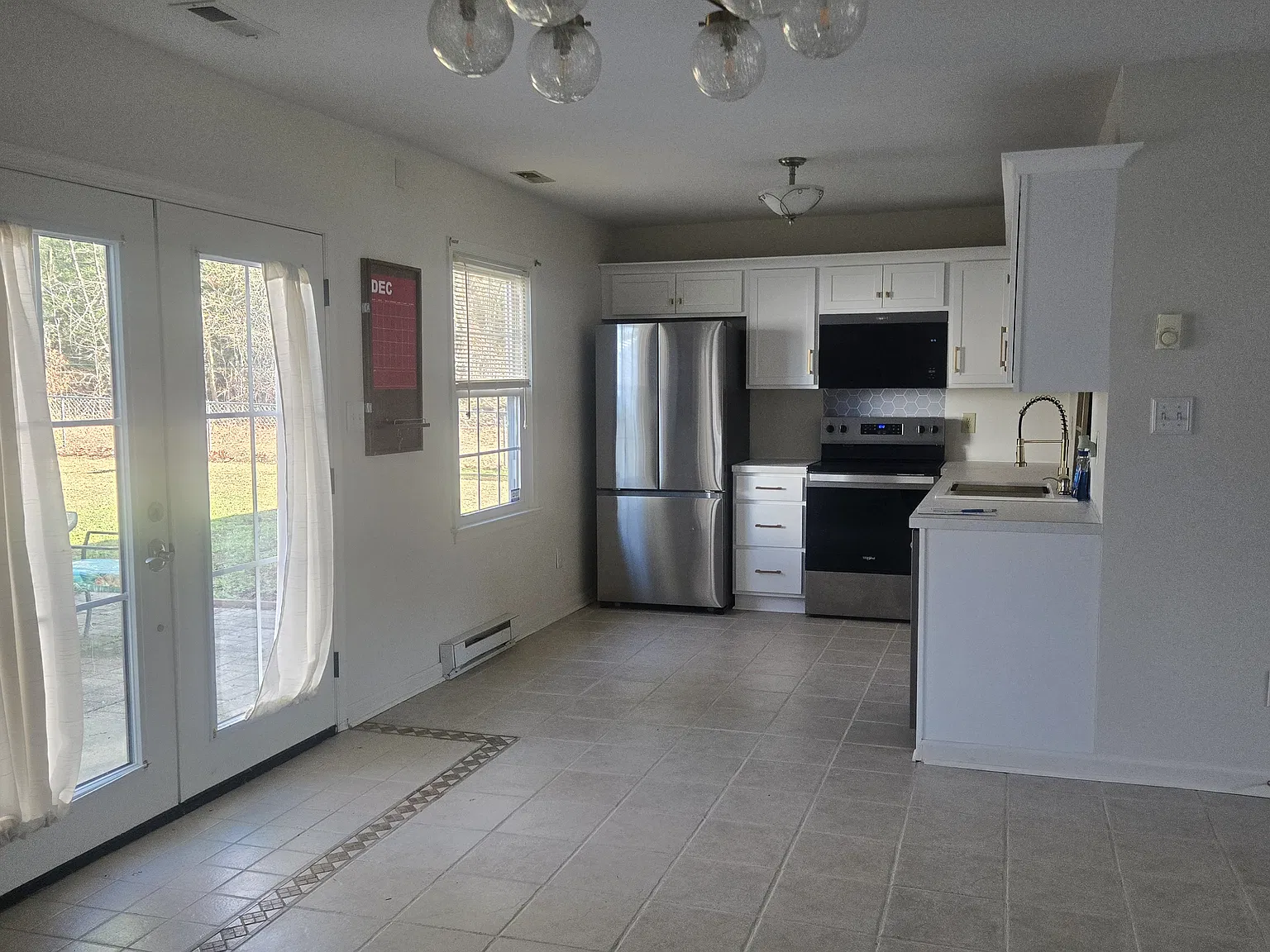 3 bed, 1176 sqft, $2,200 — Photo 4