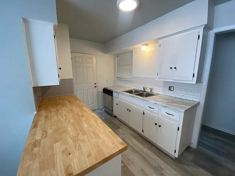 407 Arbor Ln — Photo 3