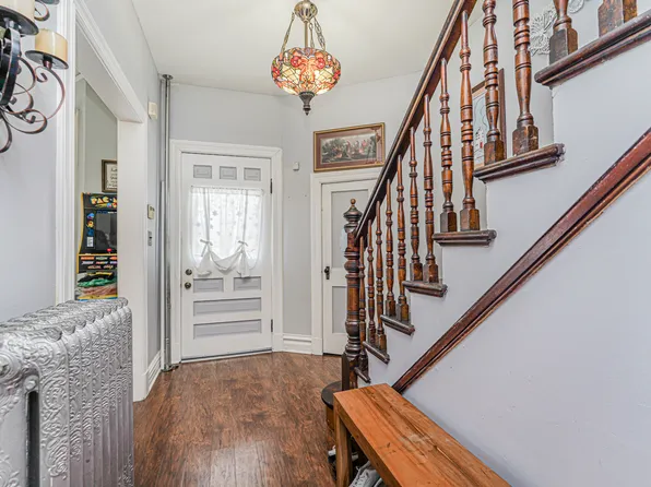 64 Chestnut Avenue image 3 of 27