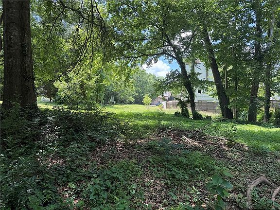 5th image of 580 Seminole Ave NE