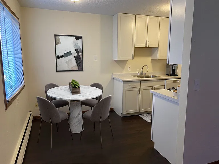 2420 Dupont Ave S — Photo 13