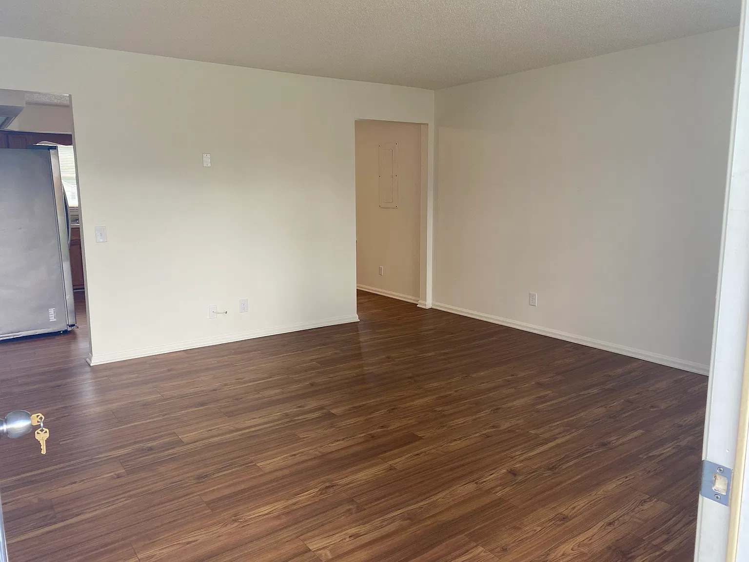 3 bed, 1050 sqft, $1,650 — Photo 2