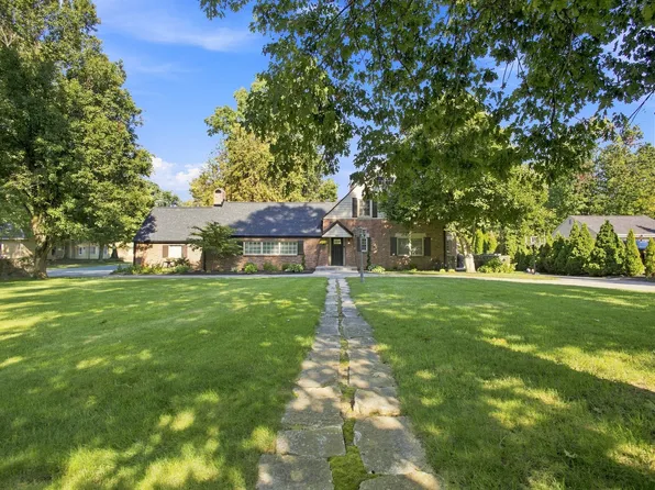 801 Eastwood Dr, Frankfort, IN 46041