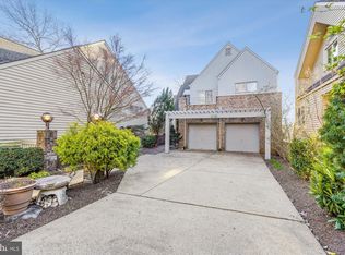 2028 Beacon Pl, Reston, VA 20191