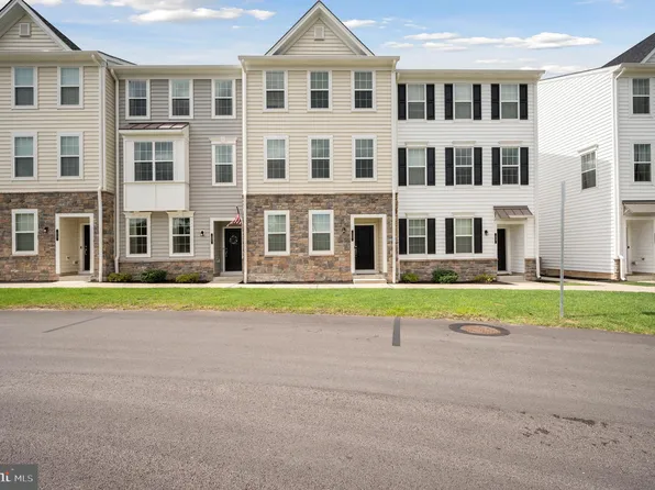 35 Jessop Ln, Hatboro, PA 19040