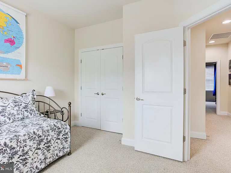 15160 Kentshire Dr — Photo 29