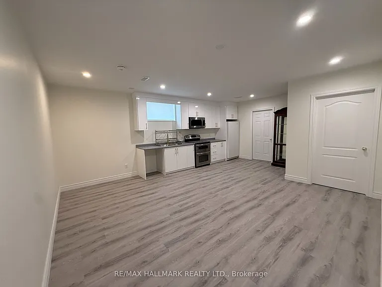 43 Oak Ave — Photo 8