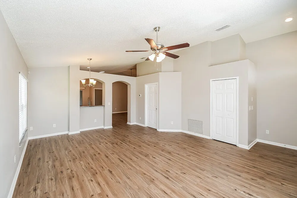 3 bed, 2.0 bath, 1740 sqft, $2,350 — Photo 3