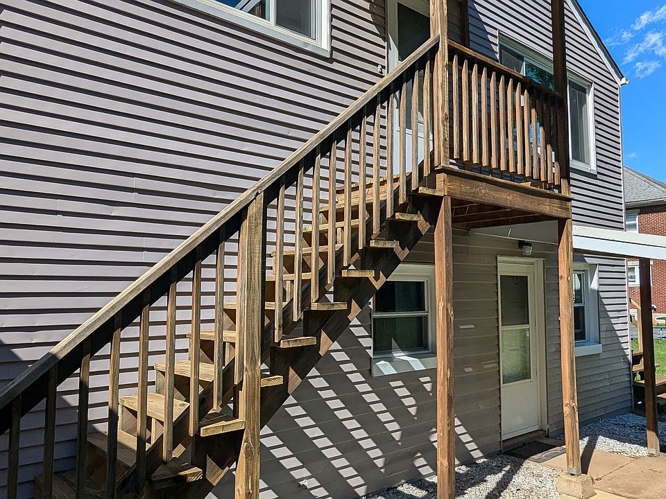 Private rear entrance to 2nd floor apartment