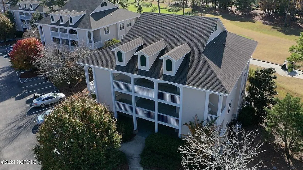 1 bed, 1.0 bath, 900 sqft, $1,950 — Photo 1