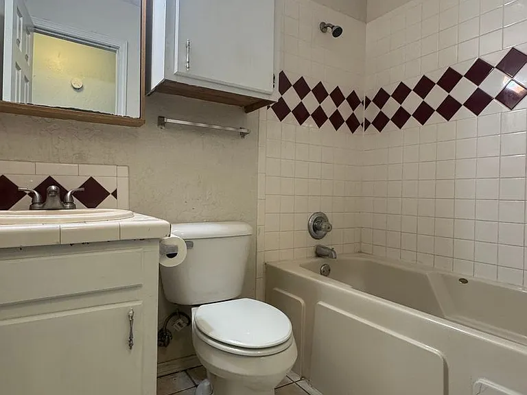 4619 SW I Ave — Photo 5