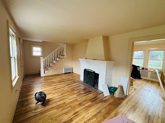 4th image of 29 Roosevelt St #1