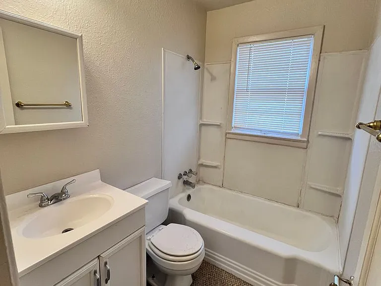 1710 N Union Ave — Photo 14