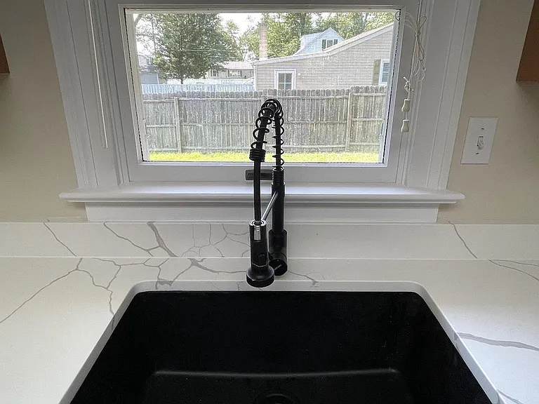 206 Willis Ave — Photo 3