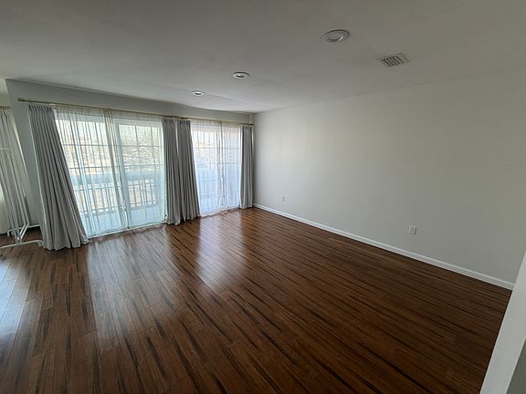 4th image of 421 Wendover Dr