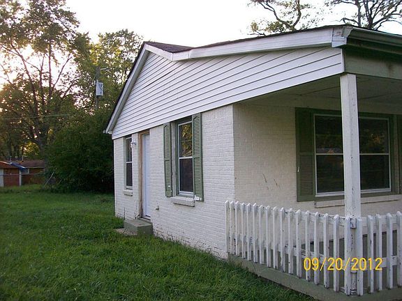 3rd image of 3838 N Pasadena St