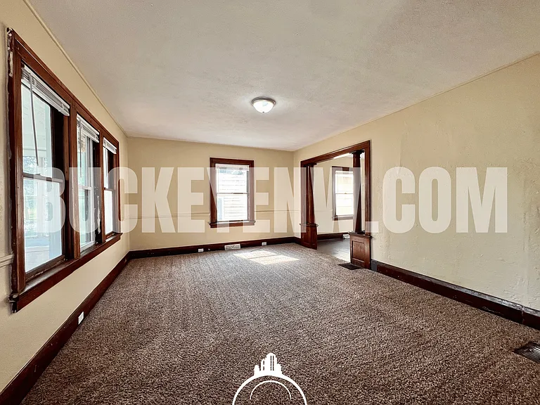 1110 Harding Dr — Photo 3
