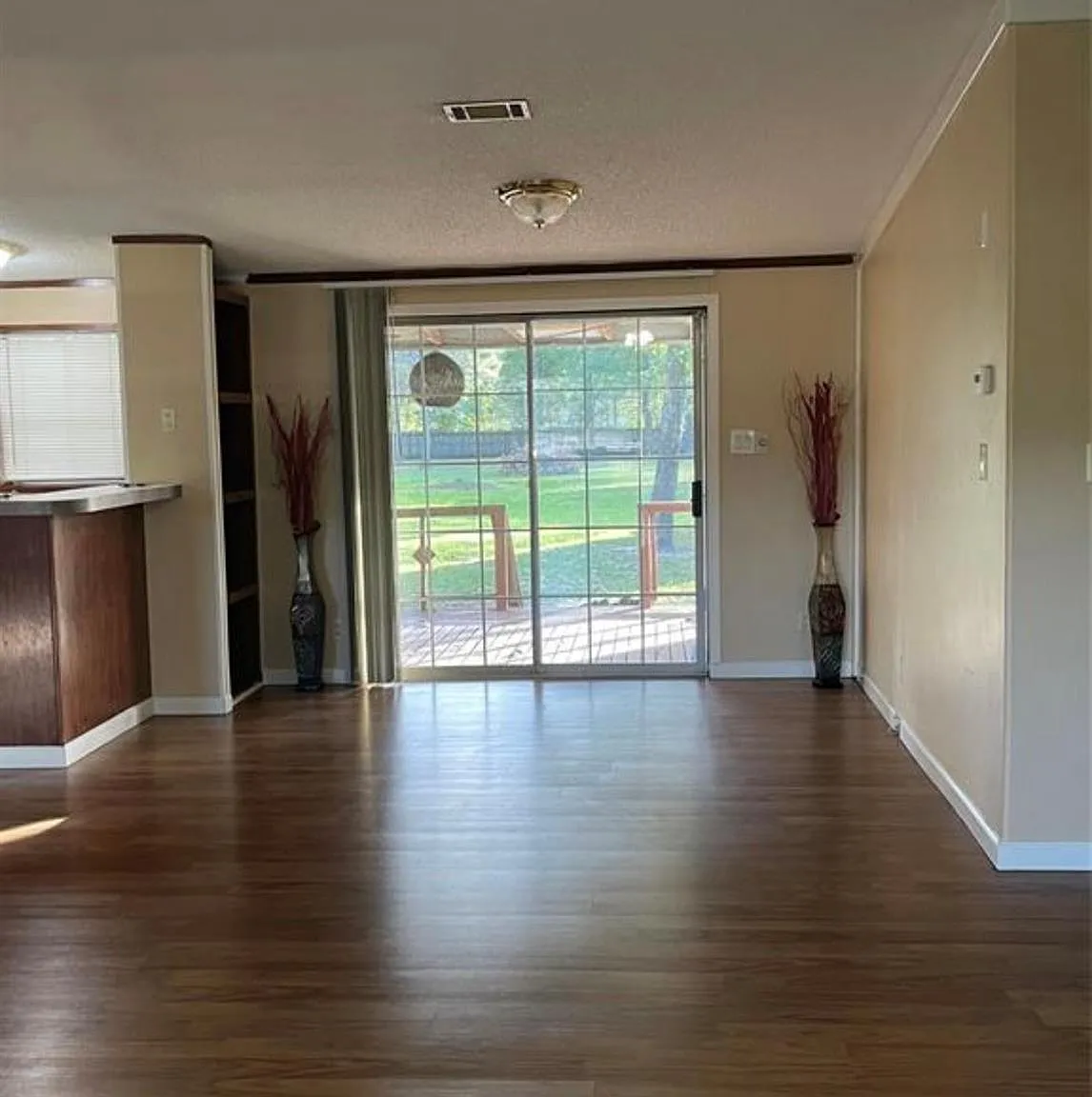 3 bed, 2.0 bath, 1536 sqft, $1,500 — Photo 2