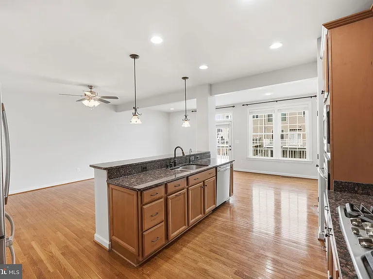 21253 Park Grove Ter — Photo 9