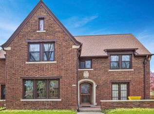 3073 N Hackett Ave, Milwaukee, WI 53211