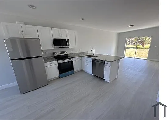 3 bed, 1162 sqft, $1,697 — Photo 1