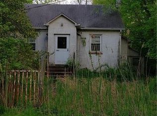 390 Mounts Mills Rd, Monroe Township, NJ 08831