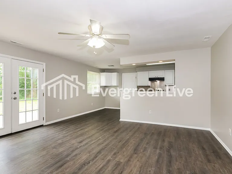 733 Chandler Dr — Photo 4