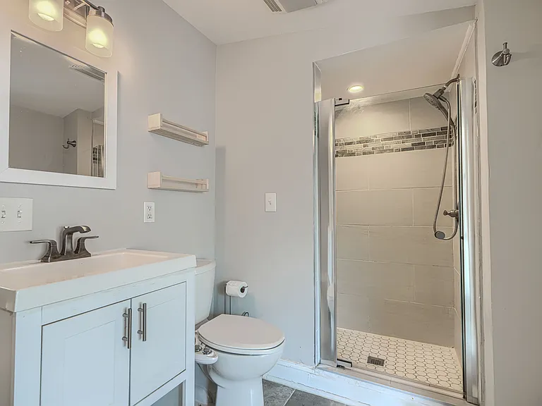 214 Warren Ave — Photo 18