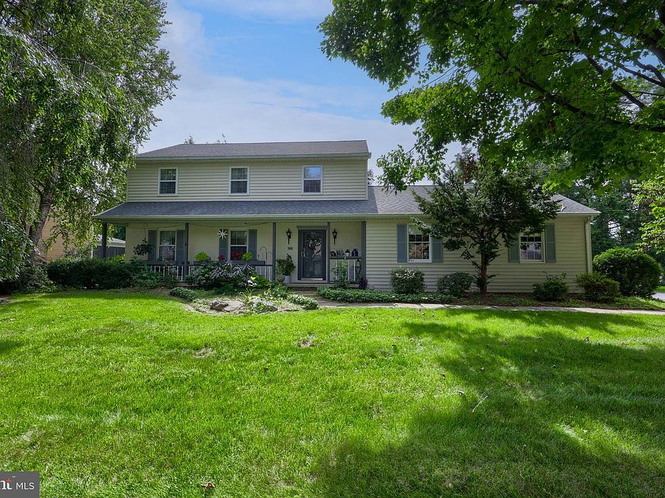 1st image of 584 Laurel Ln