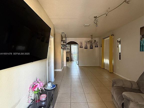 4th image of 3184 NW 32nd St