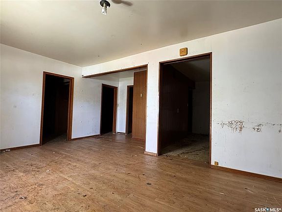 3rd image of 208 Irvine STREET