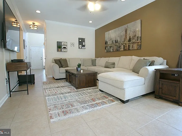 33 Farmington Ct — Photo 5