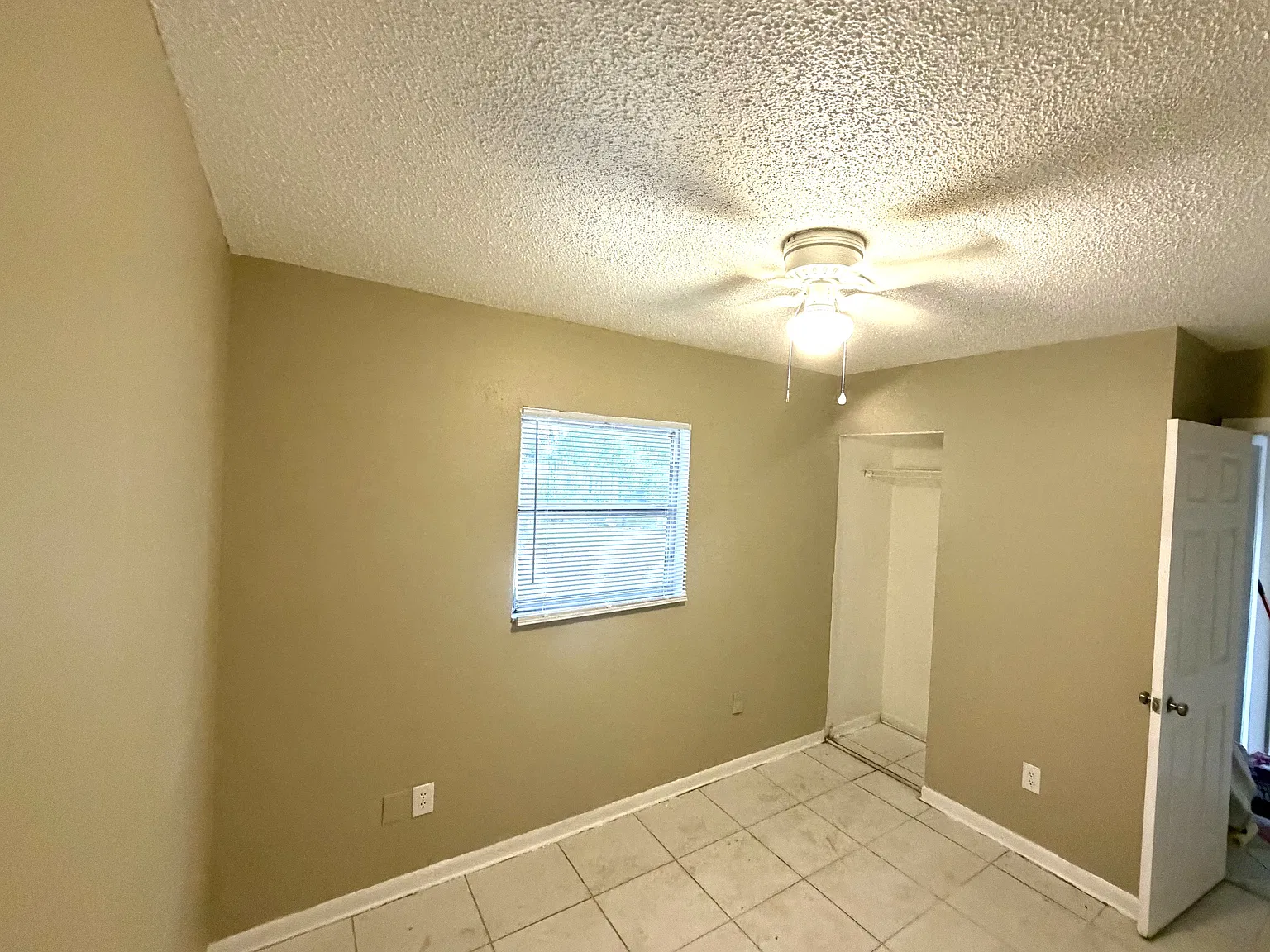 3 bed, 1059 sqft, $1,595 — Photo 3