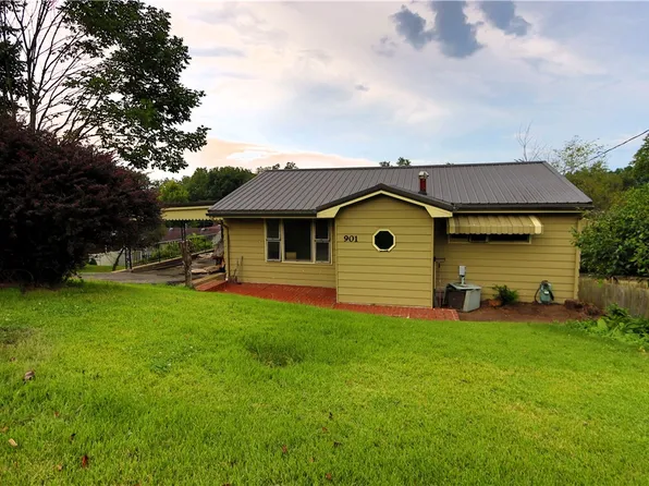 901 Skyline Dr, Ellwood City, PA 16117