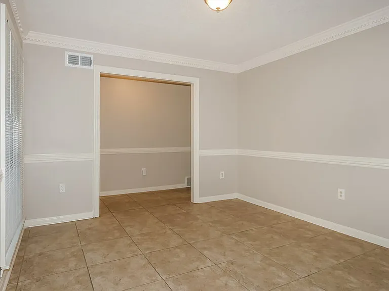 965 Hunters Point Dr — Photo 7