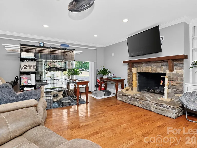 9704 Saddle Ave — Photo 26