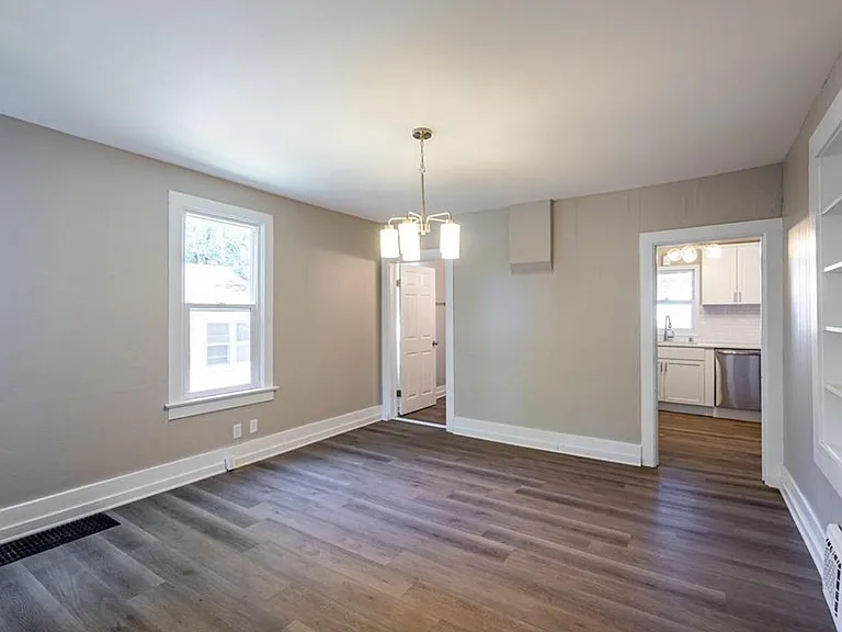 1512 Charles St — Photo 9