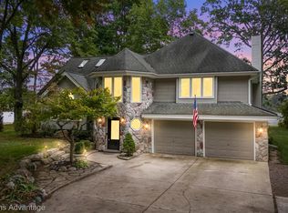 2127 Lakeshore Dr, Commerce Township, MI 48382