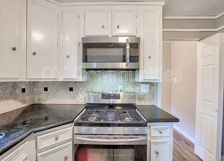 810 Charles Rd — Photo 2