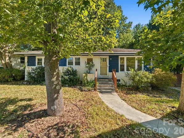 3900 Tipperary Pl, Charlotte, NC 28215