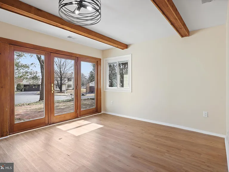 103 Farmington Ln — Photo 13