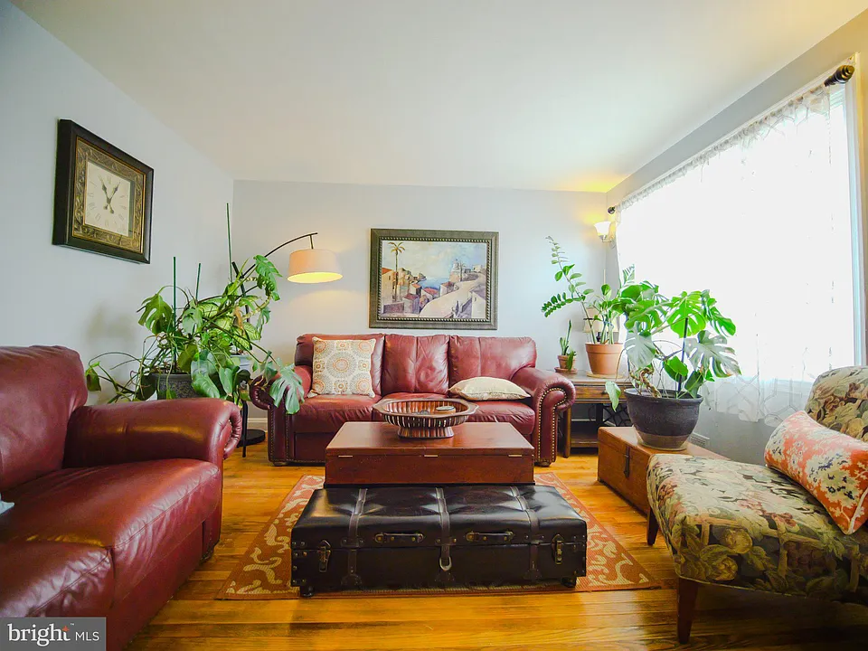 4011 Balfern Ave