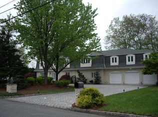 21 Battle Ridge Trl, Totowa, NJ 07512