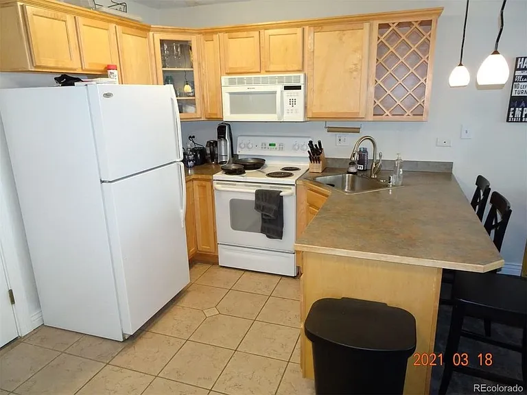 909 Logan St #4B — Photo 2