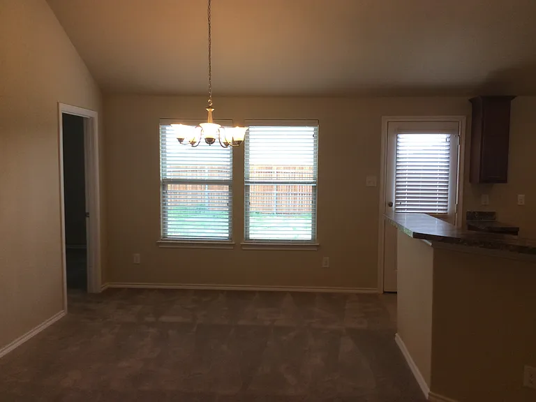 2824 Stonewall Ln — Photo 5